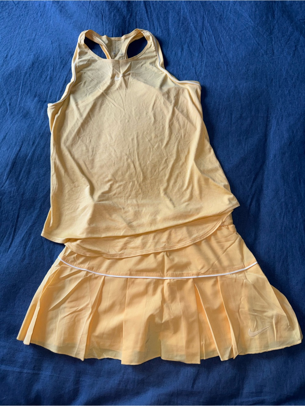 EUC AUTHENTIC WOMEN’S NIKE DRIFIT TENNIS TOP & SKIRT SIZE MED & SMALL